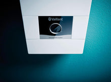 Load image into Gallery viewer, Chauffe-eau instantané 21 kW - Classe d'efficacité énergétique : A VAILLANT VED E 21/8 C