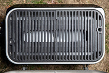 Load image into Gallery viewer, Attitude2go,Barbecue de Table à Faible fumée,BBQ Portable,à Couvercle,thermomètre,et Grille en Fonte,Alimentation : Cartouche de gaz CV 470 Plus,Gris