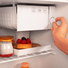Load image into Gallery viewer, Cecotec Mini Frigo Bolero CoolMarket TT Origin 45 Beige E. Réfrigérateur Hauteur 55cm et Largeur 44,7cm, Classe Énergétique E, Bac à Glace et Poignée Chromée, Beige