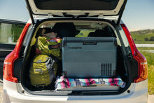 Load image into Gallery viewer, Dometic CFX2 57 - Glacière à Compression 57l - Glacière Électrique Voiture, Camping - 12V/24V Allume-cigare, 100V/240V - Réfrigérateur Portable - USB