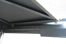 Load image into Gallery viewer, Abri de Jardin en Tôle Galvanisée Cabane de Rangement à Outils Porte Double 2 Aérations,277x191x192cm,Gris et Blanc -