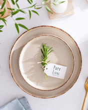 Load image into Gallery viewer, Ensemble Vaisselle en Grès 12 Personnes Rustique 36 pièces - Service de Table Rustique, Lavable au Lave-Vaisselle - Ensemble de Bols et Assiettes - Vaisselle de Table Pure Living en beige